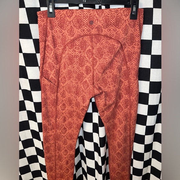 Athleta Ultimate Stash Pocket Snakeskin 7/8 Leggings - Picture 13 of 16